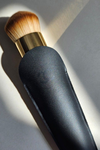 100% AUNTHENTIC CHANEL MINI FOUNDATION BRUSH WITH LEATHER COVER