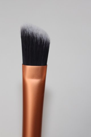 REAL TECHNIQUES CONCEALER BRUSH